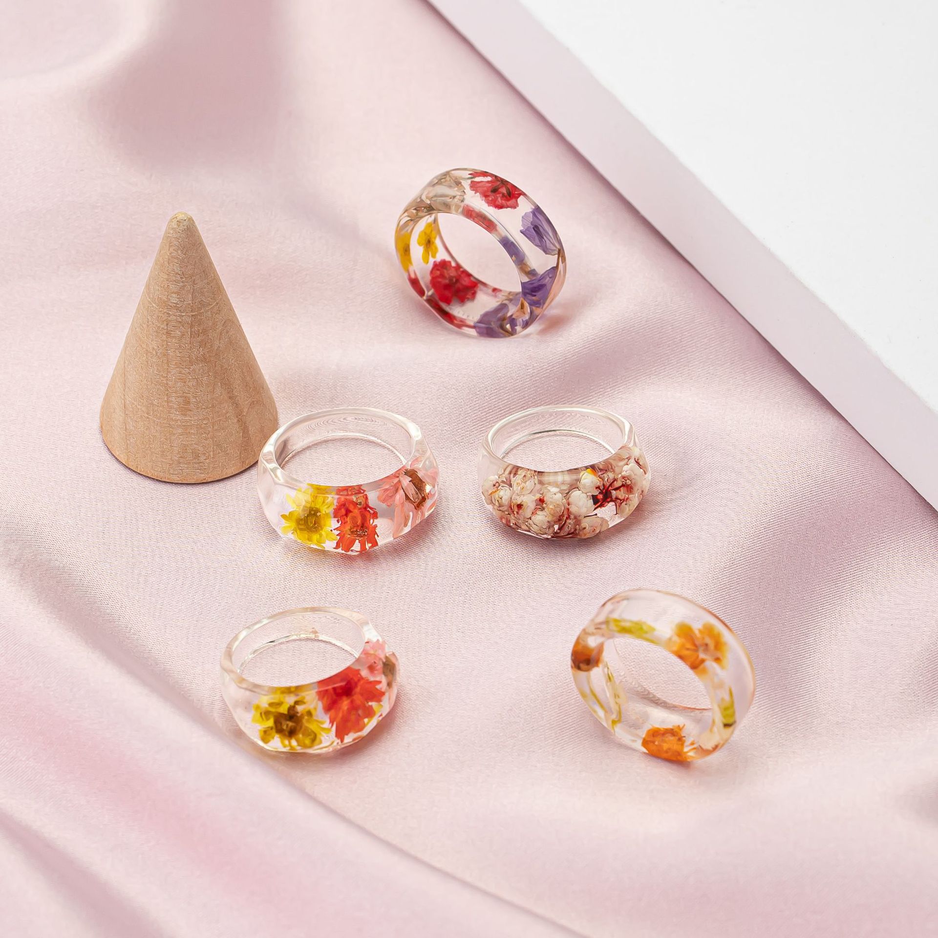 Изысканное минималистичное кол – обзор и цена Resin Art Ring